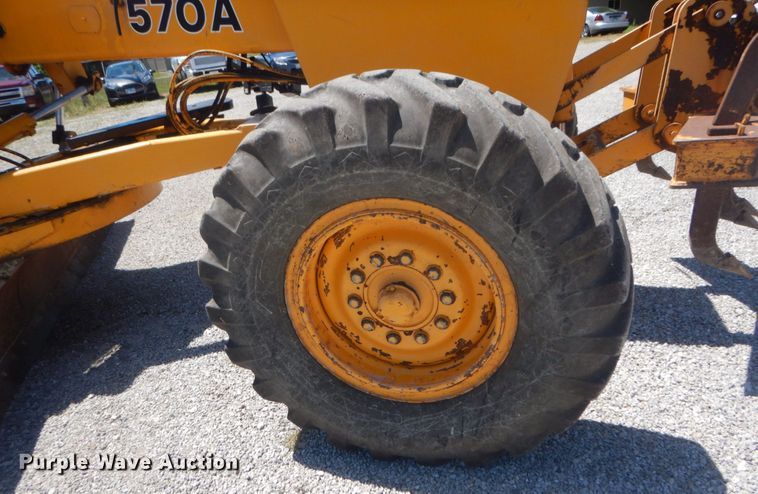 image for item IT9198 1984 John Deere 570A  motor grader