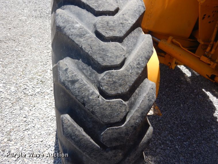 image for item IT9198 1984 John Deere 570A  motor grader