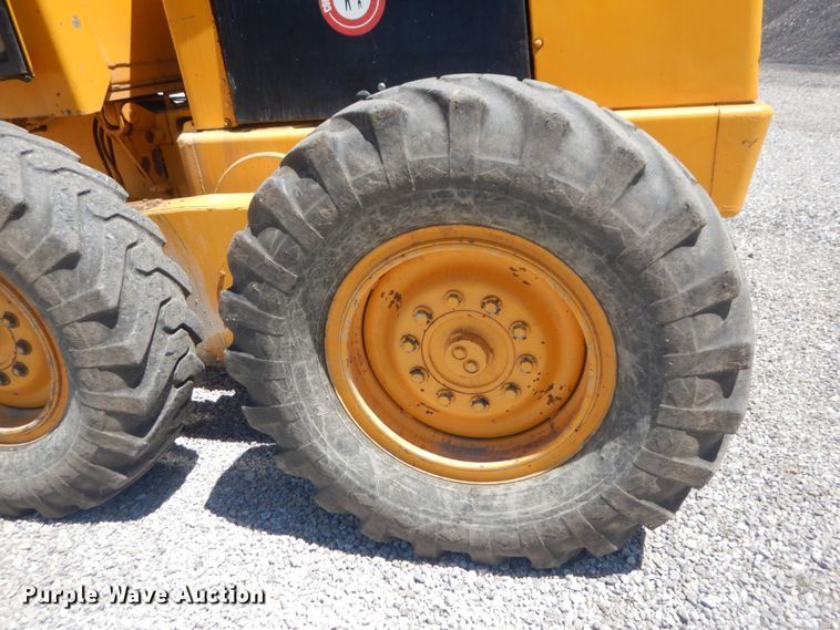 image for item IT9198 1984 John Deere 570A  motor grader