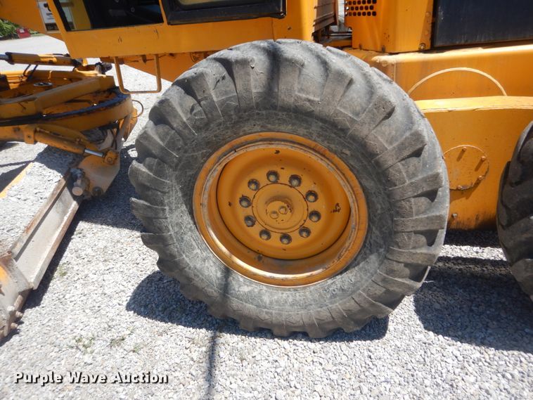 image for item IT9198 1984 John Deere 570A  motor grader