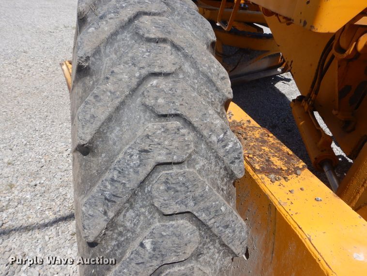 image for item IT9198 1984 John Deere 570A  motor grader