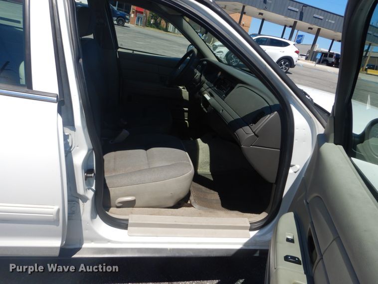 image for item IT9203 2009 Ford Crown Victoria Police Interceptor