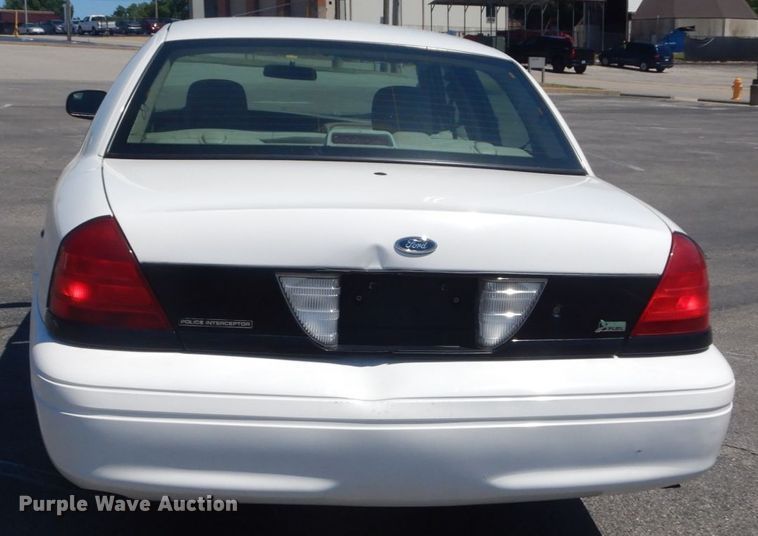 image for item IT9204 2010 Ford Crown Victoria Police Interceptor