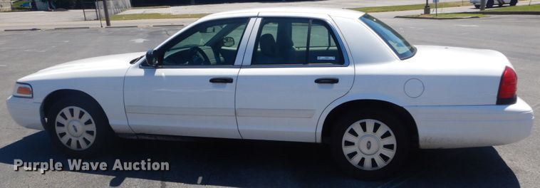 image for item IT9204 2010 Ford Crown Victoria Police Interceptor
