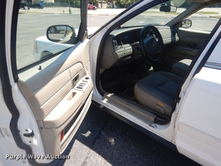 image for item IT9204 2010 Ford Crown Victoria Police Interceptor