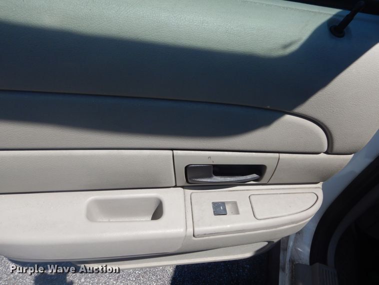 image for item IT9204 2010 Ford Crown Victoria Police Interceptor