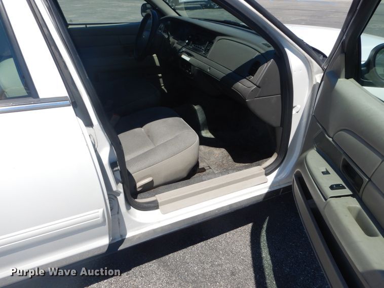 image for item IT9204 2010 Ford Crown Victoria Police Interceptor