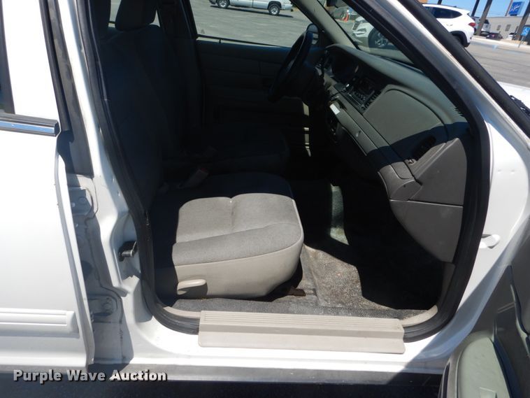 image for item IT9204 2010 Ford Crown Victoria Police Interceptor