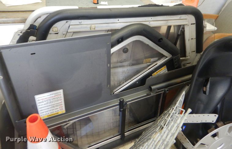 image for item IT9205 Police vehicle equipment