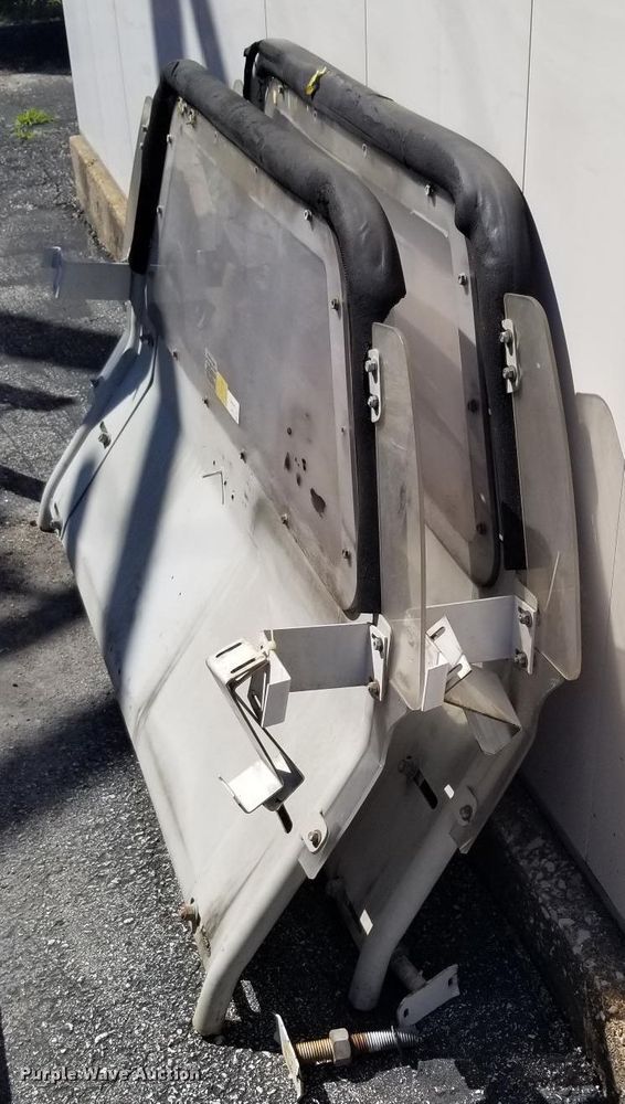 image for item IT9205 Police vehicle equipment