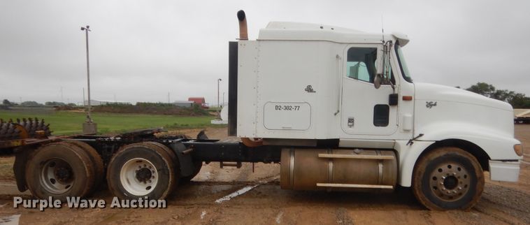 image for item IT9524 2001 International 9400  semi truck