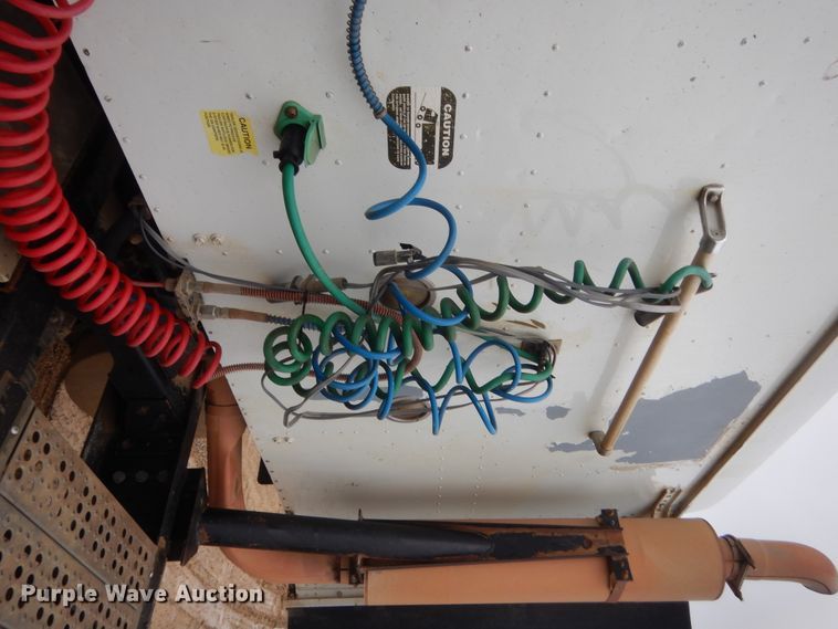 image for item IT9524 2001 International 9400  semi truck