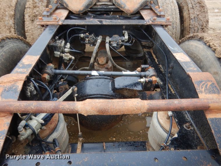 image for item IT9524 2001 International 9400  semi truck