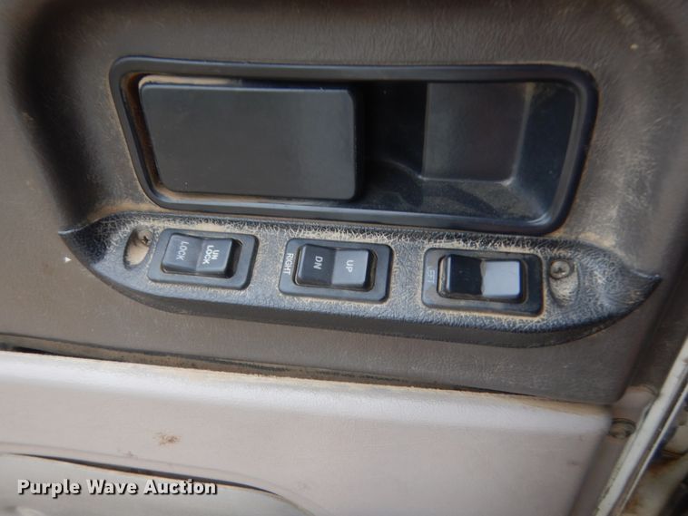 image for item IT9524 2001 International 9400  semi truck