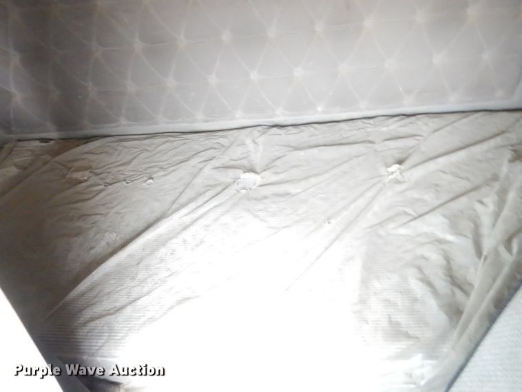 image for item IT9524 2001 International 9400  semi truck