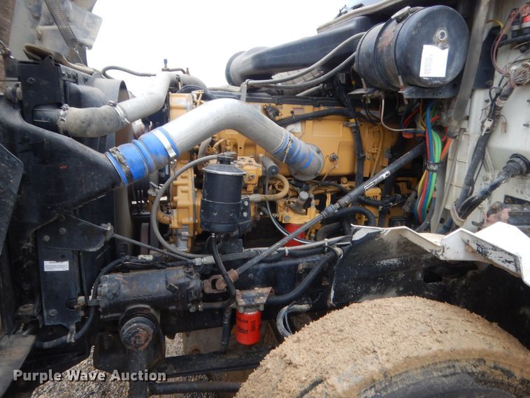 image for item IT9524 2001 International 9400  semi truck