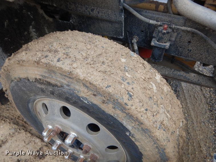 image for item IT9524 2001 International 9400  semi truck