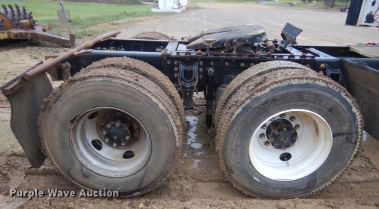 image for item IT9524 2001 International 9400  semi truck