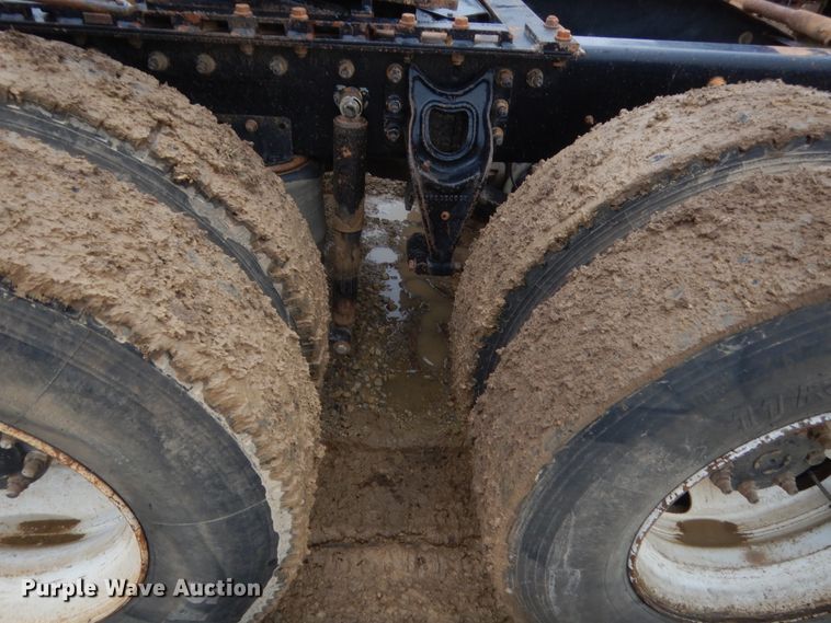 image for item IT9524 2001 International 9400  semi truck