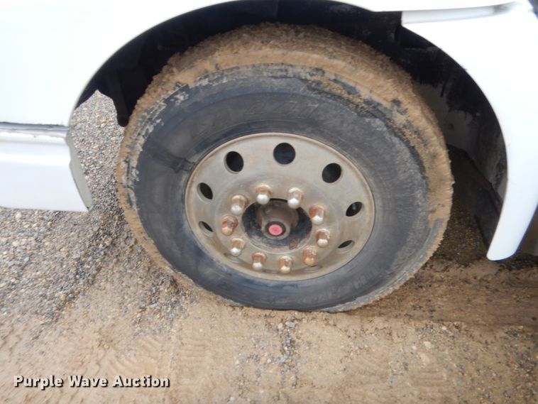 image for item IT9524 2001 International 9400  semi truck