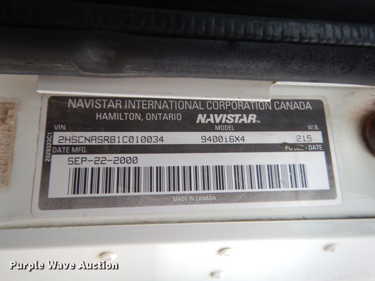 image for item IT9524 2001 International 9400  semi truck