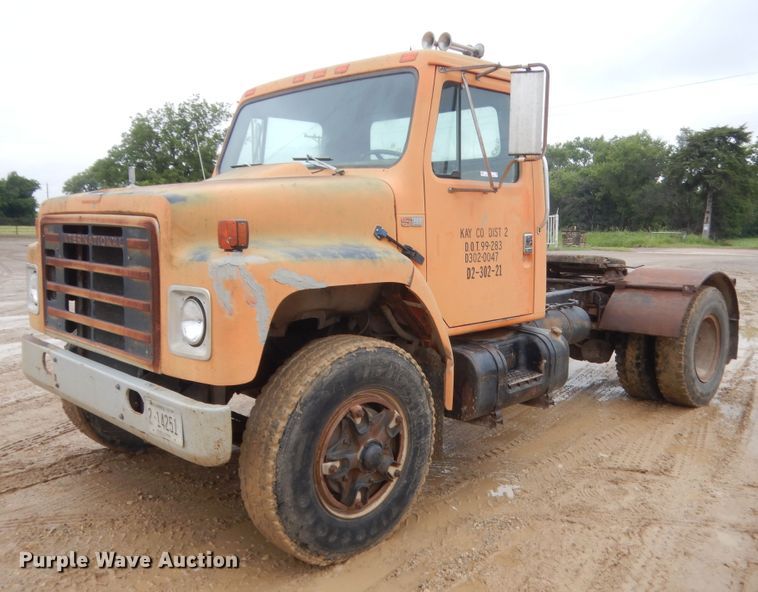 image for item IT9527 1985 International 1955  semi truck