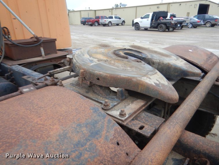 image for item IT9527 1985 International 1955  semi truck