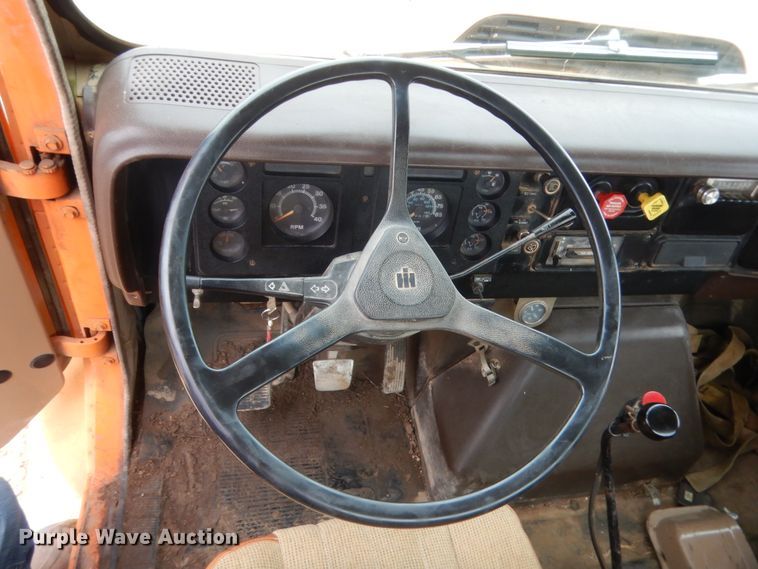 image for item IT9527 1985 International 1955  semi truck