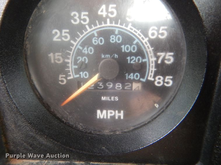 image for item IT9527 1985 International 1955  semi truck