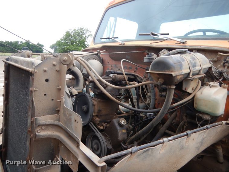 image for item IT9527 1985 International 1955  semi truck