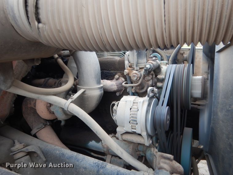 image for item IT9527 1985 International 1955  semi truck