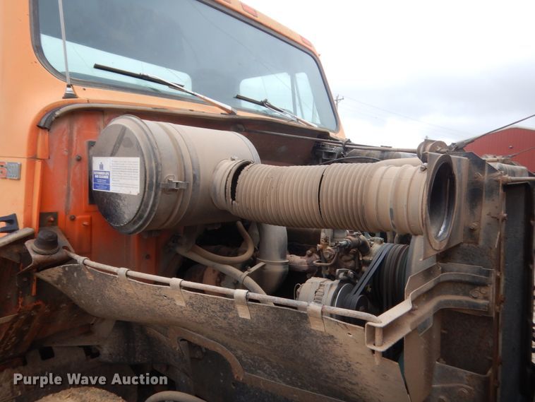 image for item IT9527 1985 International 1955  semi truck