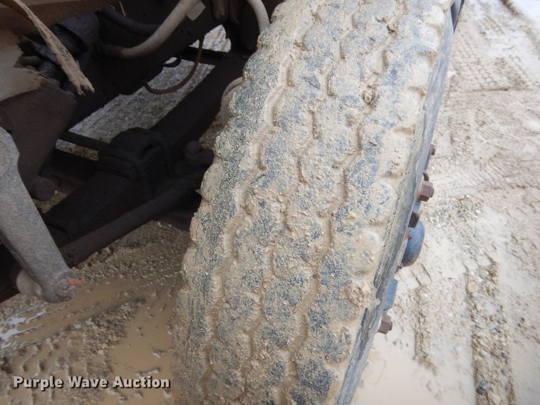 image for item IT9527 1985 International 1955  semi truck