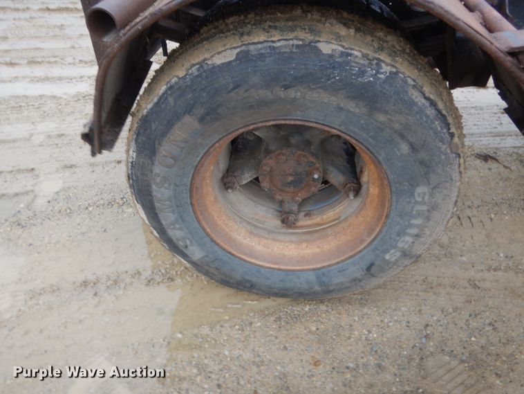 image for item IT9527 1985 International 1955  semi truck