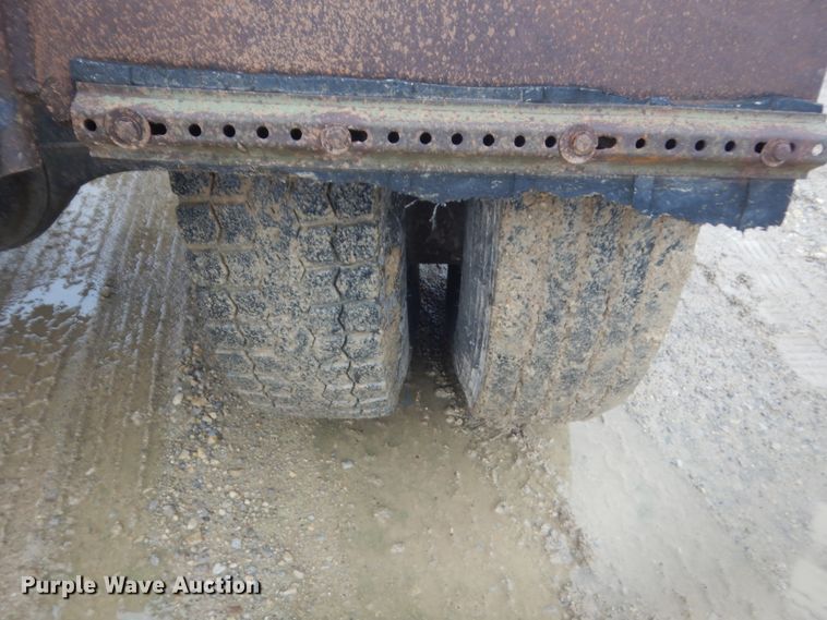 image for item IT9527 1985 International 1955  semi truck