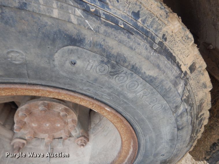 image for item IT9527 1985 International 1955  semi truck