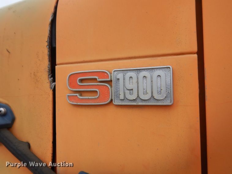 image for item IT9527 1985 International 1955  semi truck