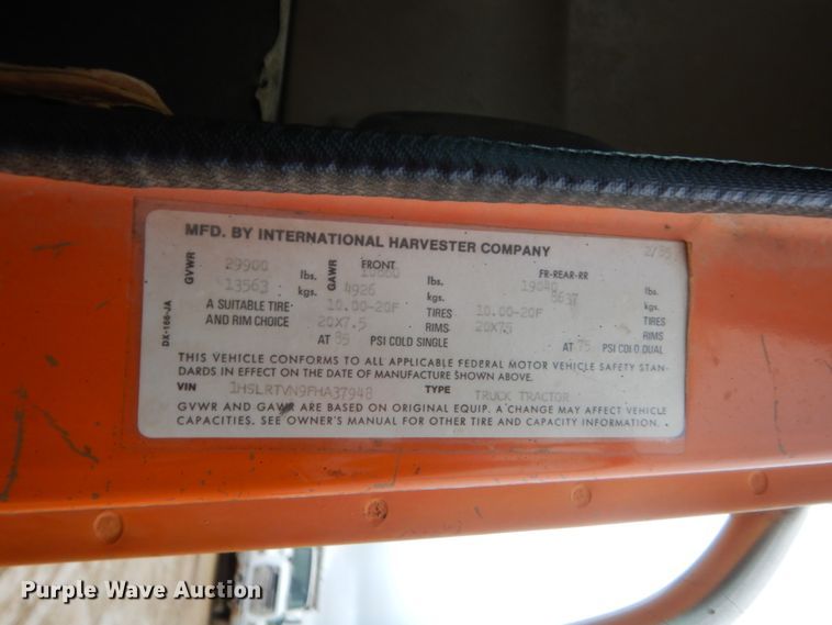 image for item IT9527 1985 International 1955  semi truck