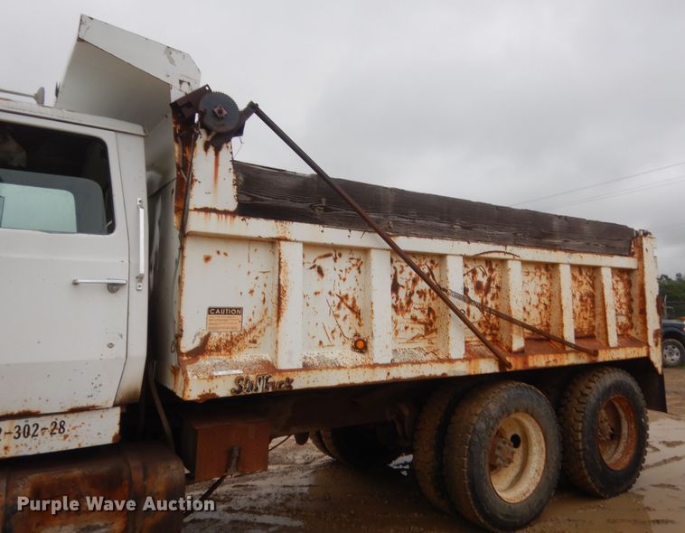 image for item IT9533 1988 Ford Aeromax 9500  dump truck