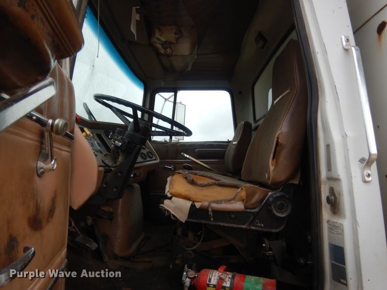 image for item IT9533 1988 Ford Aeromax 9500  dump truck