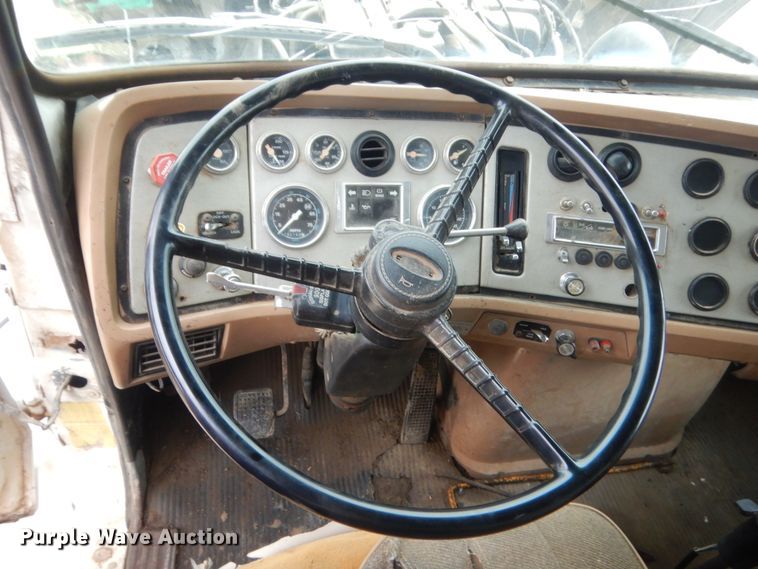 image for item IT9533 1988 Ford Aeromax 9500  dump truck