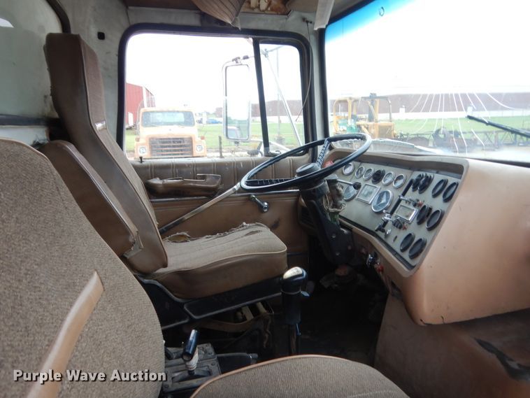 image for item IT9533 1988 Ford Aeromax 9500  dump truck