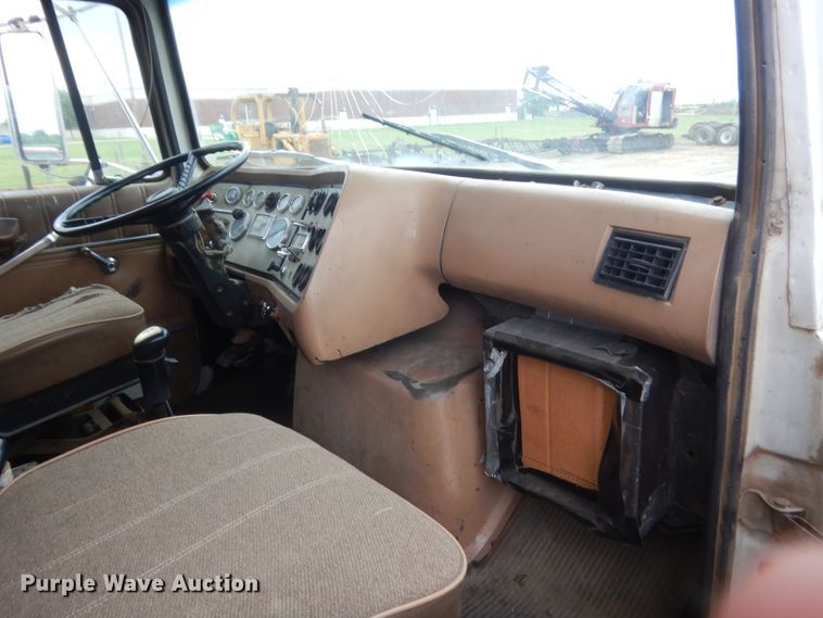 image for item IT9533 1988 Ford Aeromax 9500  dump truck