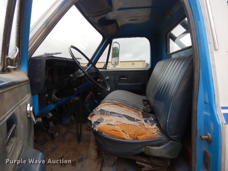 image for item IT9534 1984 Chevrolet C6500  flatbed truck