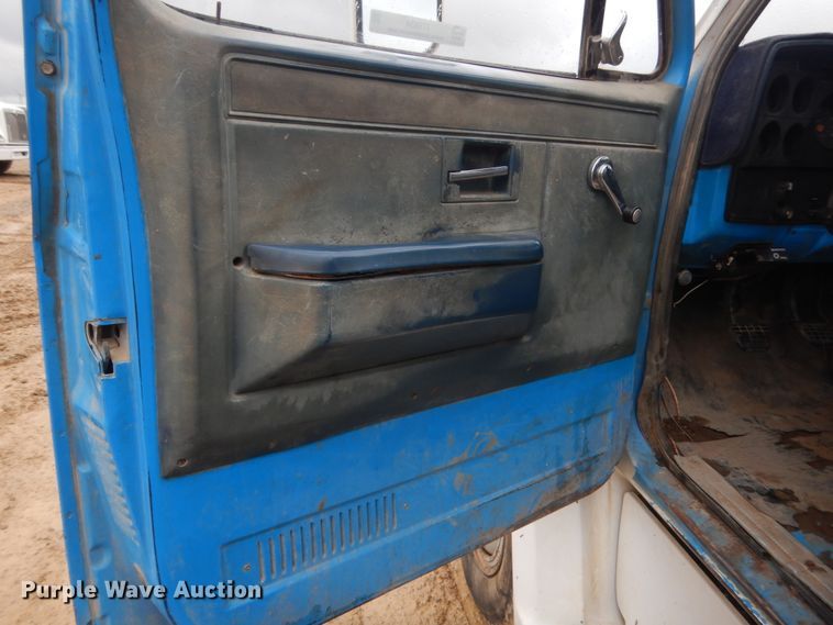 image for item IT9534 1984 Chevrolet C6500  flatbed truck