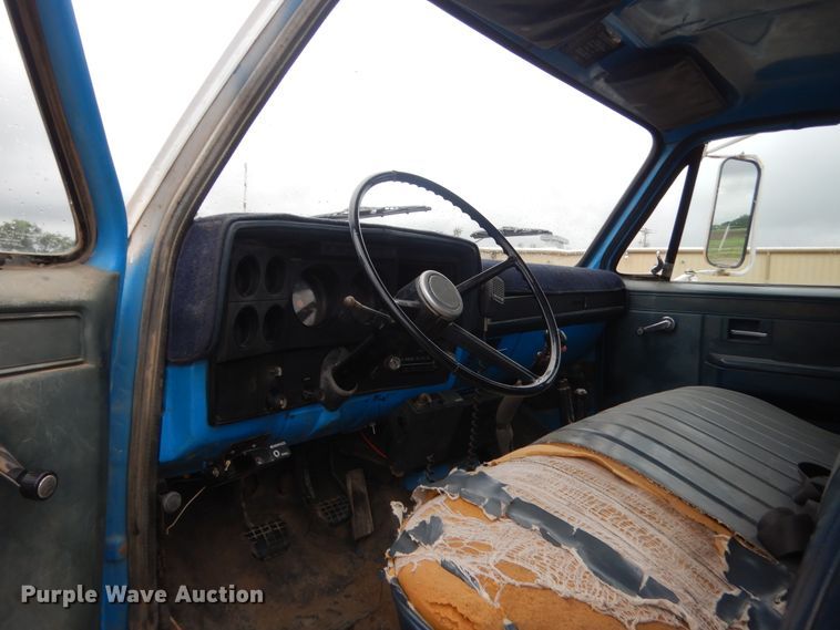 image for item IT9534 1984 Chevrolet C6500  flatbed truck