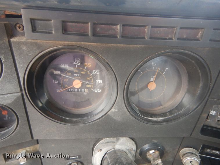 image for item IT9534 1984 Chevrolet C6500  flatbed truck