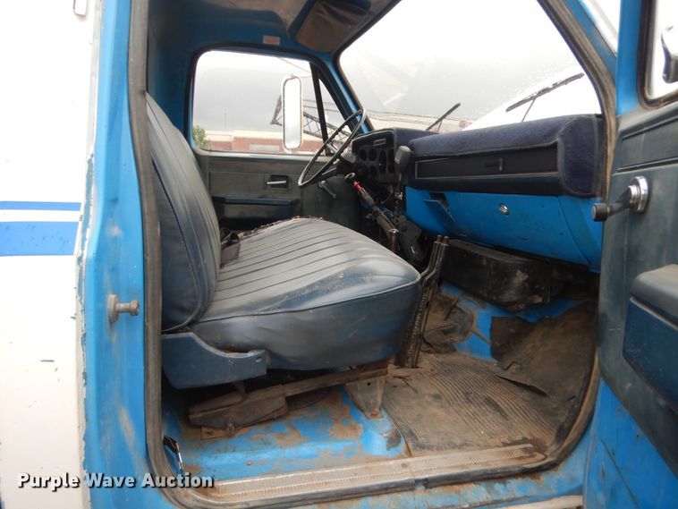 image for item IT9534 1984 Chevrolet C6500  flatbed truck