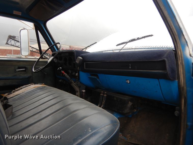 image for item IT9534 1984 Chevrolet C6500  flatbed truck