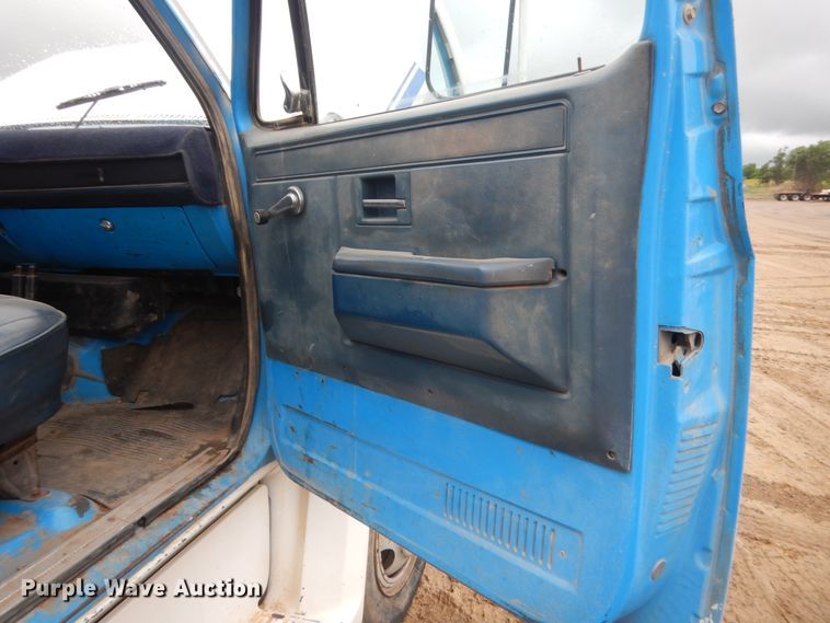 image for item IT9534 1984 Chevrolet C6500  flatbed truck